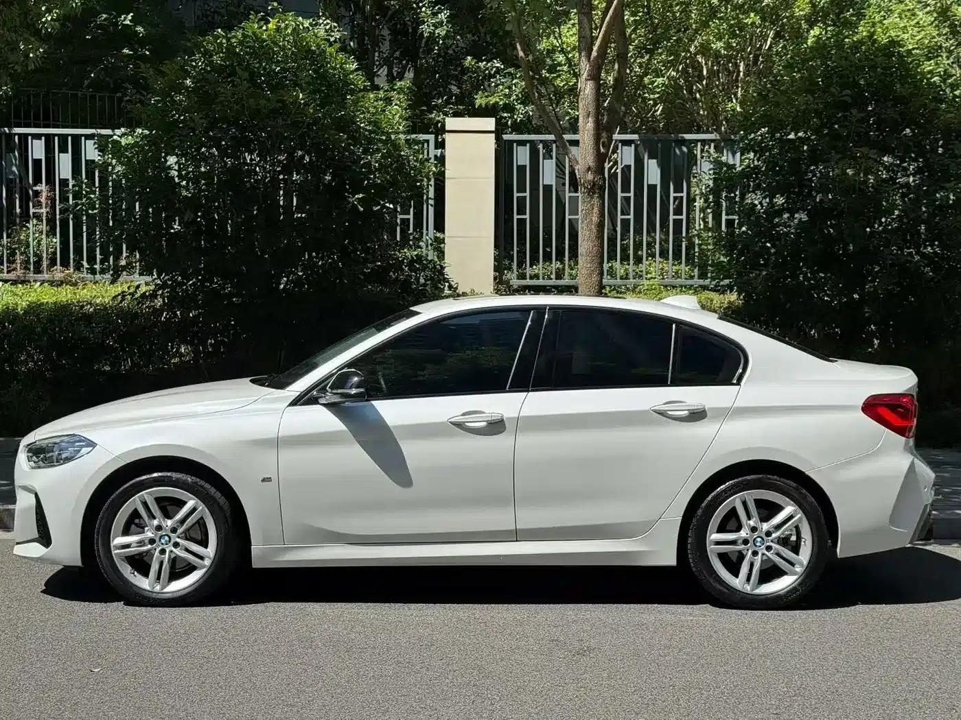 2022 BMW 1 Series 120i M Sport — миниатюра 3