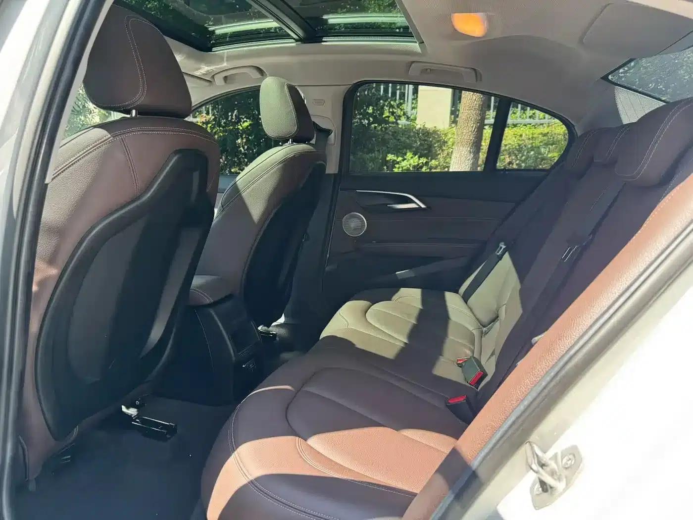 2022 BMW 1 Series 120i M Sport — миниатюра 5