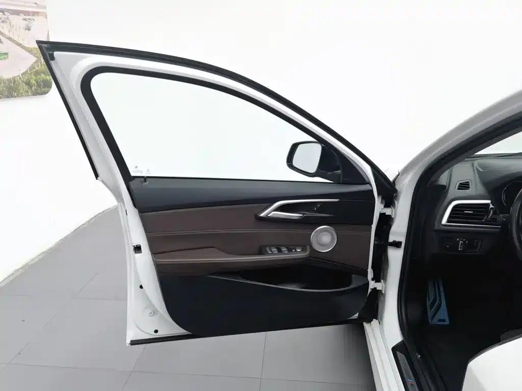 BMW 1 Series 2021 Facelift 120i M Sport Shadow Edition — миниатюра 8