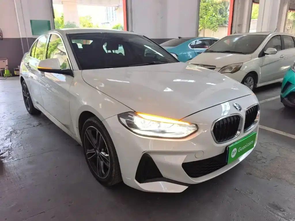 2023 BMW 1 Series 120i M Sport — миниатюра 4