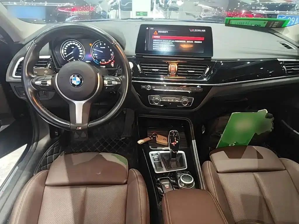 BMW 1 Series 2021 Facelift 120i M Sport Shadow Edition — миниатюра 10