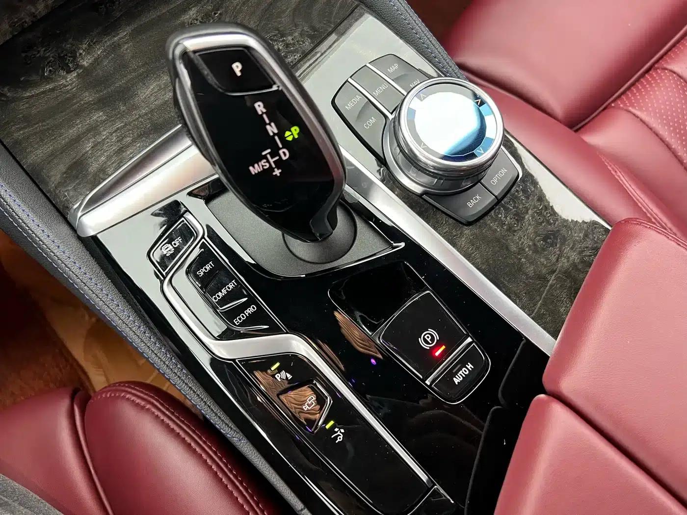 2021 BMW 6 Series GT 630i M Sport Package — миниатюра 15
