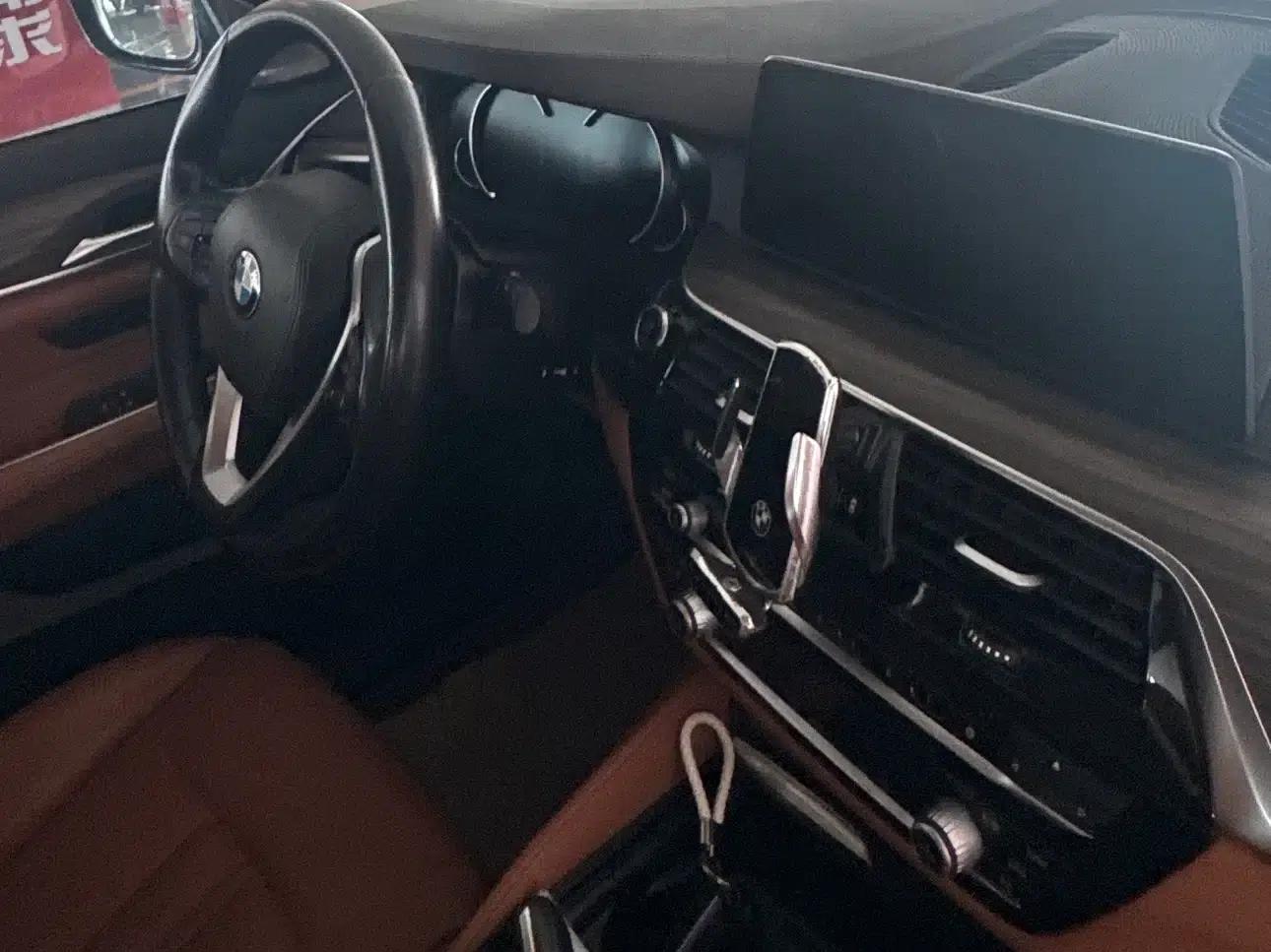 2018 BMW 6 Series GT 630i M Sport Package — миниатюра 11