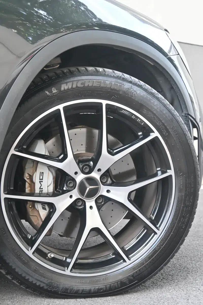 Mercedes-Benz GLC Coupe AMG 2022 AMG GLC 43 4MATIC Coupe SUV — миниатюра 7