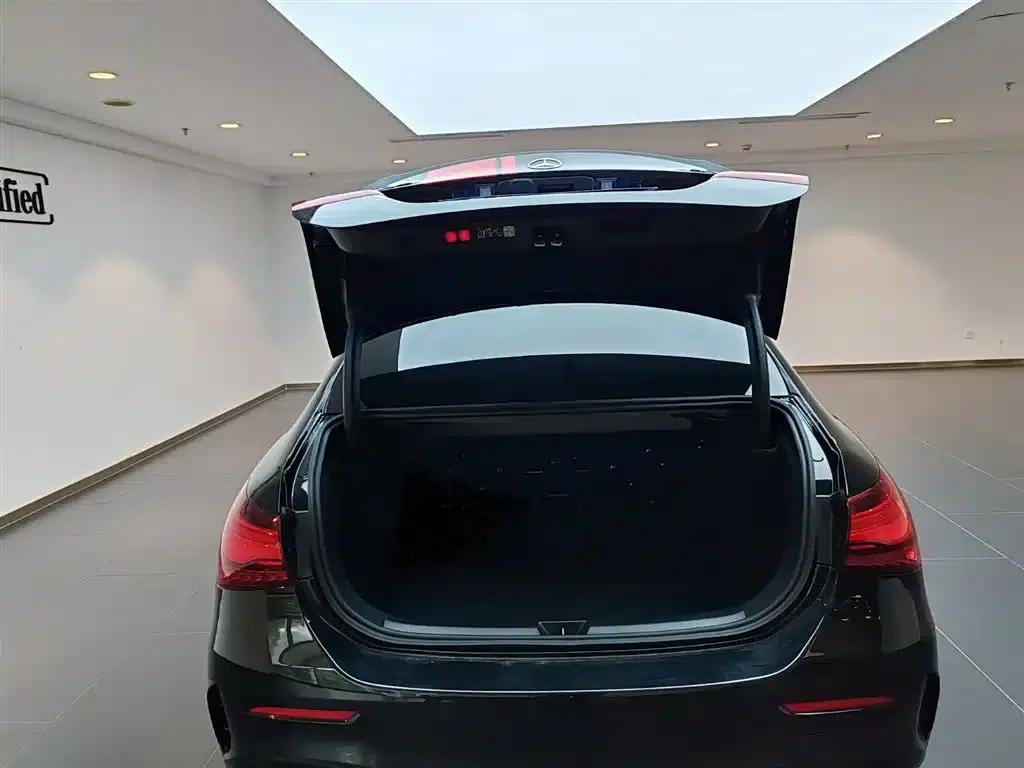 2025 Mercedes-Benz A-Class AMG A 35 L 4MATIC — миниатюра 18