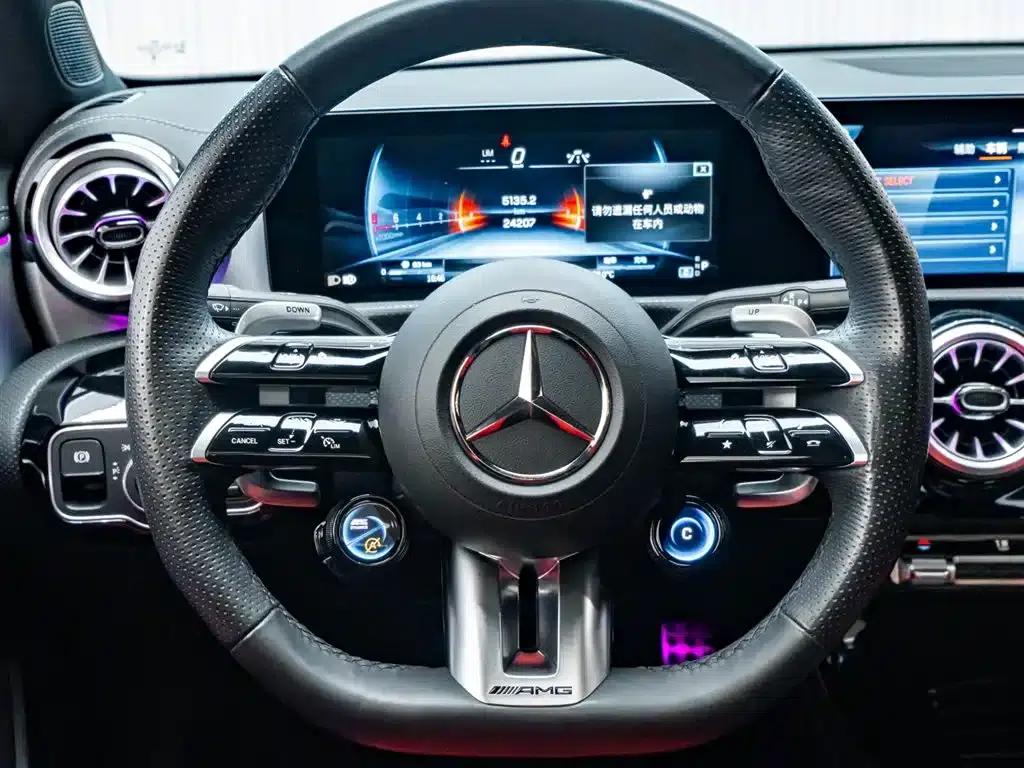 2024 Mercedes-Benz A-Class AMG A 35 L 4MATIC — миниатюра 14