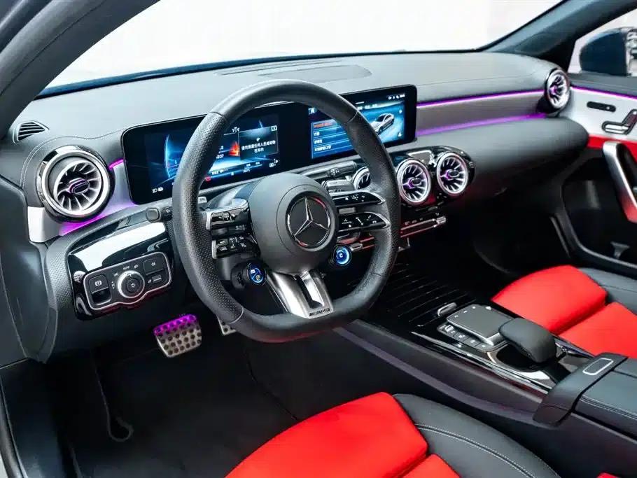 2024 Mercedes-Benz A-Class AMG A 35 L 4MATIC — миниатюра 22
