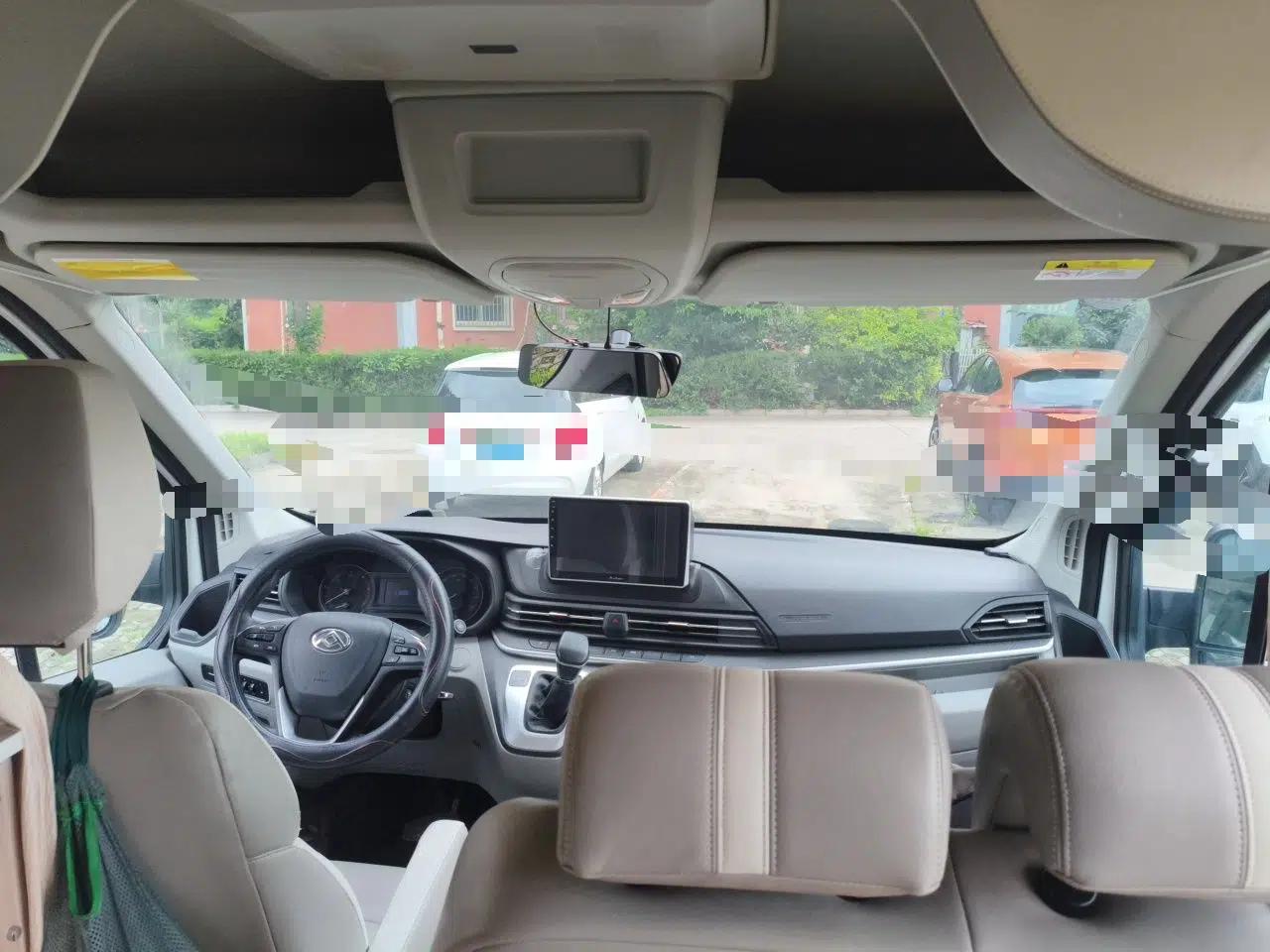 SAIC MAXUS Xintu V90 2022 SAIC Maxus V90, 2.0-liter automatic, 5-seat diesel-powered compact motorhome — миниатюра 9