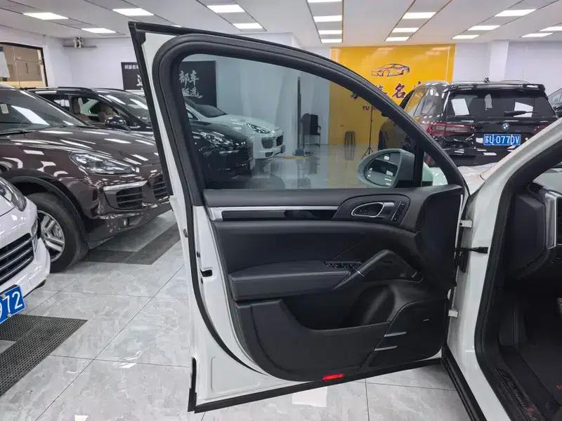 Cayenne 2016 Cayenne Platinum Edition 3.0T — миниатюра 14