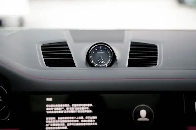2023 Cayenne E-Hybrid 2.0T Platinum Edition — миниатюра 8
