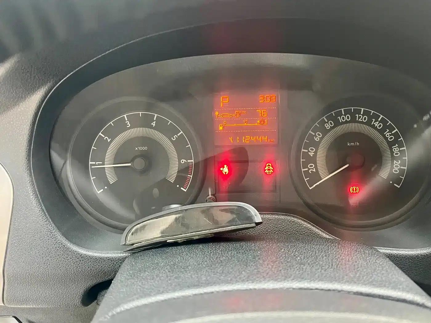 Peugeot 301 2014 1.6L Automatic Comfort Edition — миниатюра 6