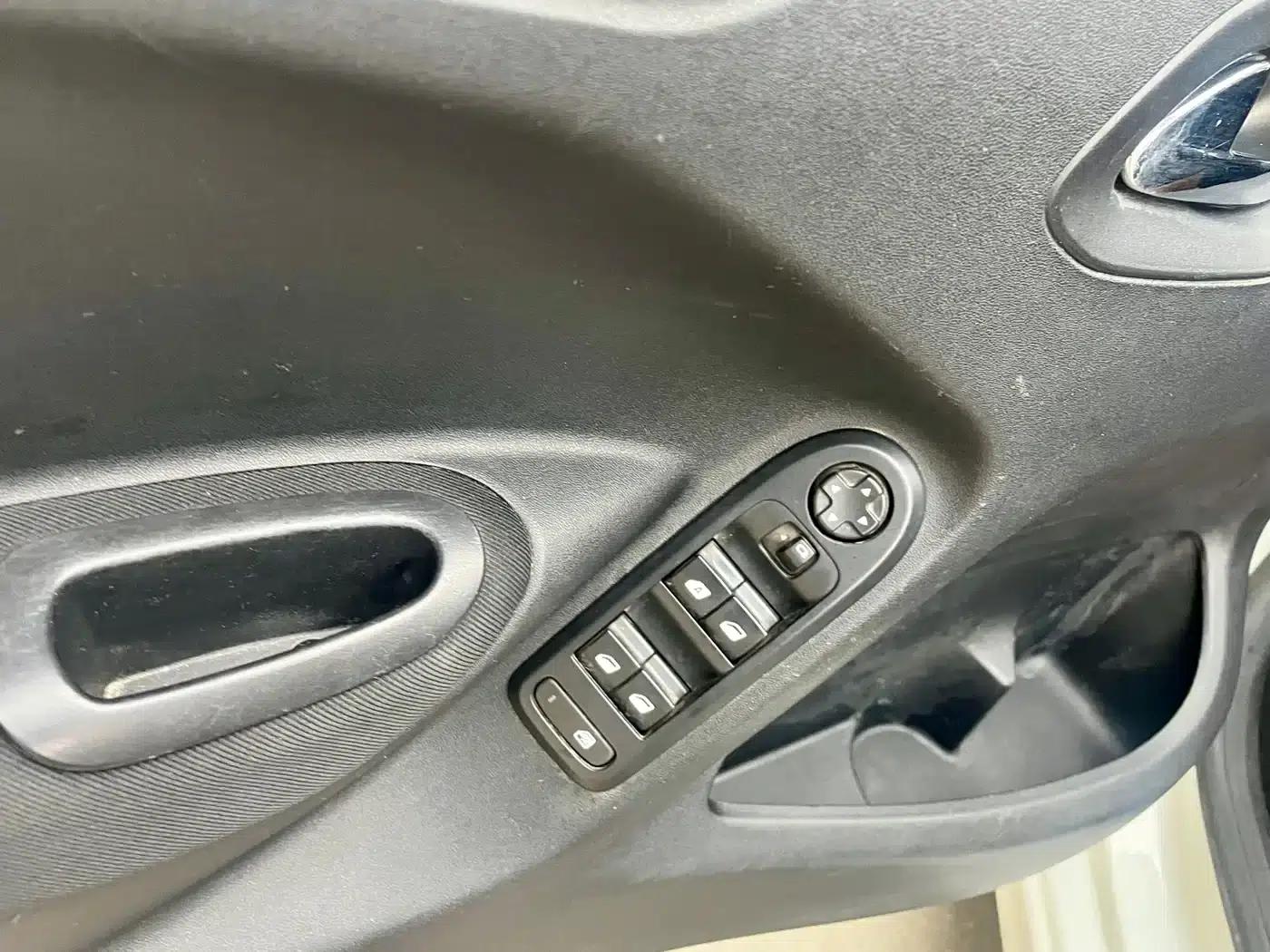 Peugeot 301 2014 1.6L Automatic Comfort Edition — миниатюра 7