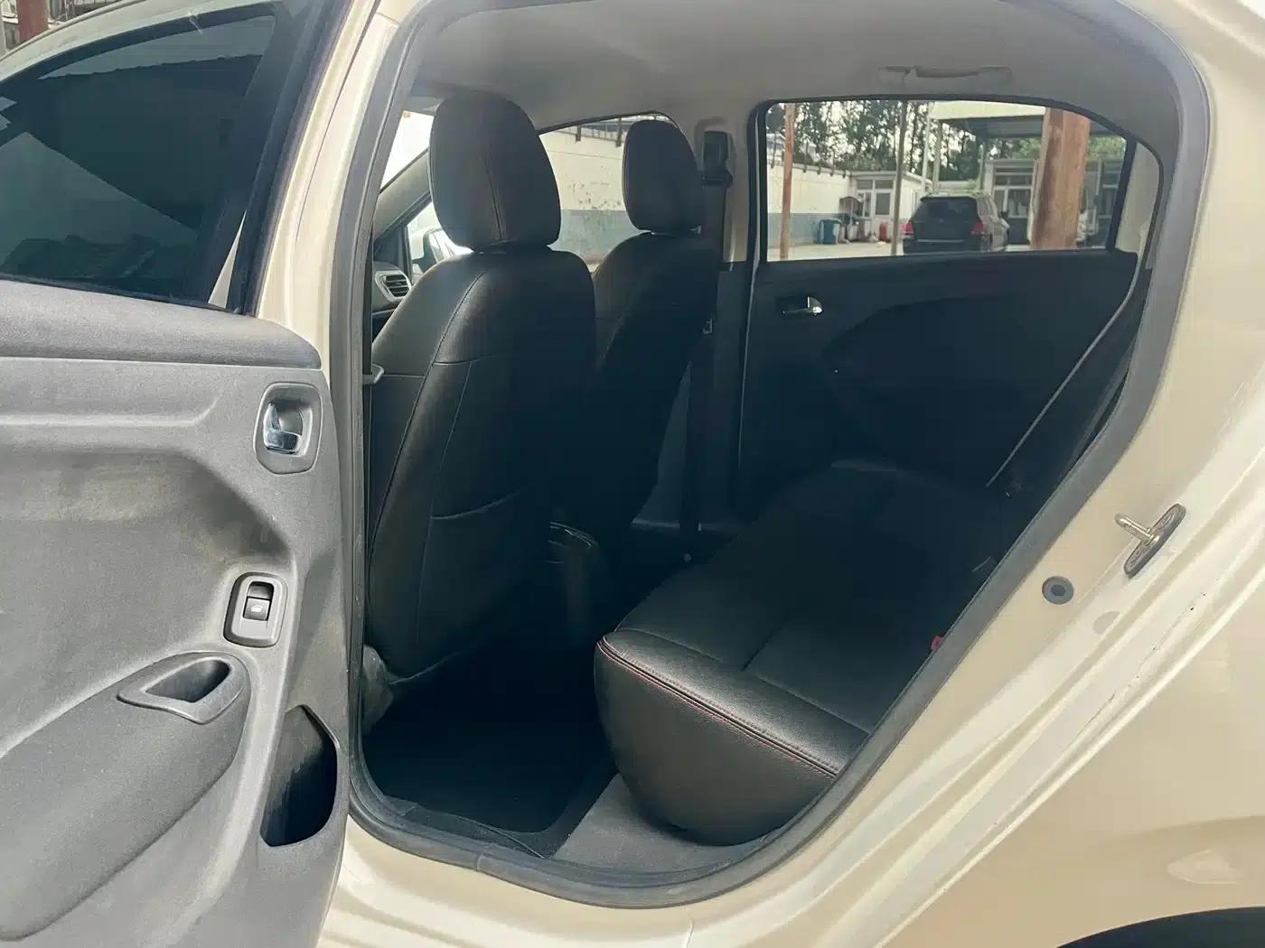 Peugeot 301 2014 1.6L Automatic Comfort Edition — миниатюра 9
