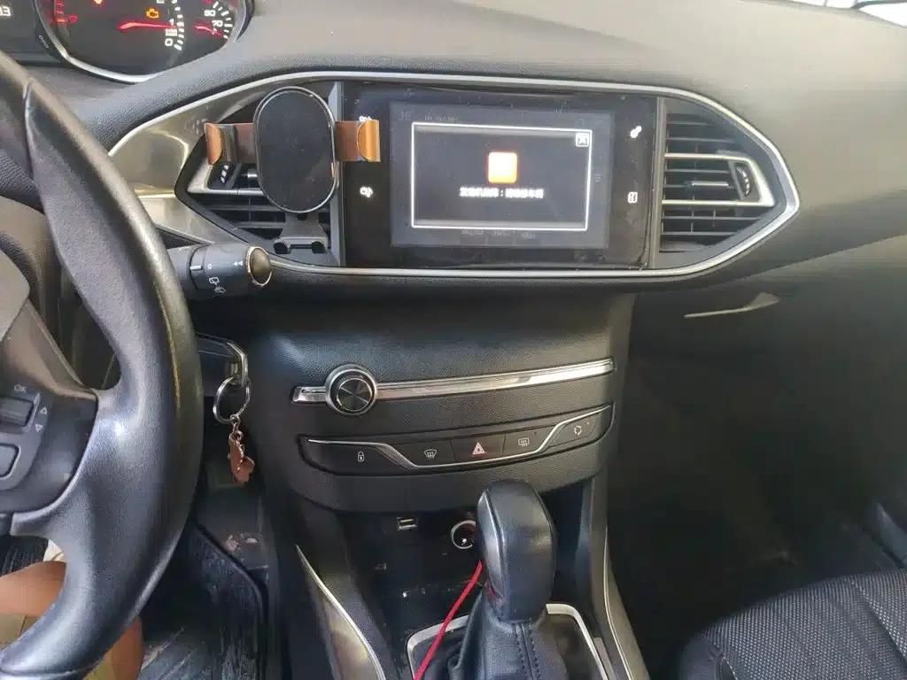Peugeot 308S 2015 1.6T Automatic Sporty Edition — миниатюра 14