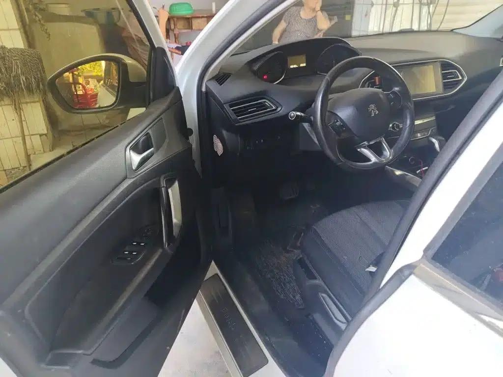 Peugeot 308S 2015 1.6T Automatic Sporty Edition — миниатюра 17