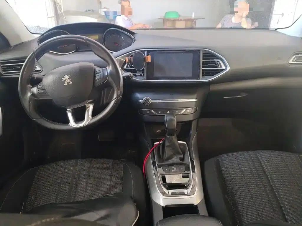 Peugeot 308S 2015 1.6T Automatic Sporty Edition — миниатюра 10