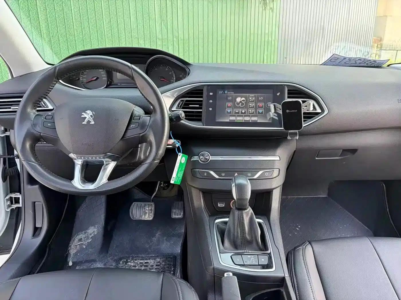 Peugeot 308S 2015 1.2T Automatic Sporty Edition — миниатюра 15