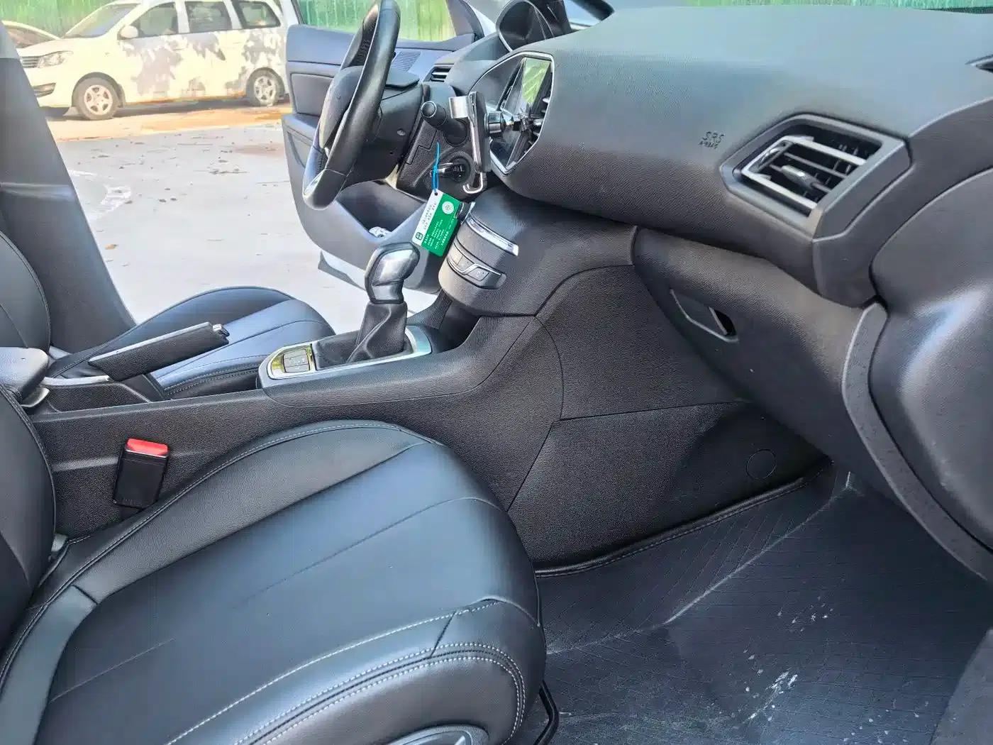 Peugeot 308S 2015 1.2T Automatic Sporty Edition — миниатюра 17