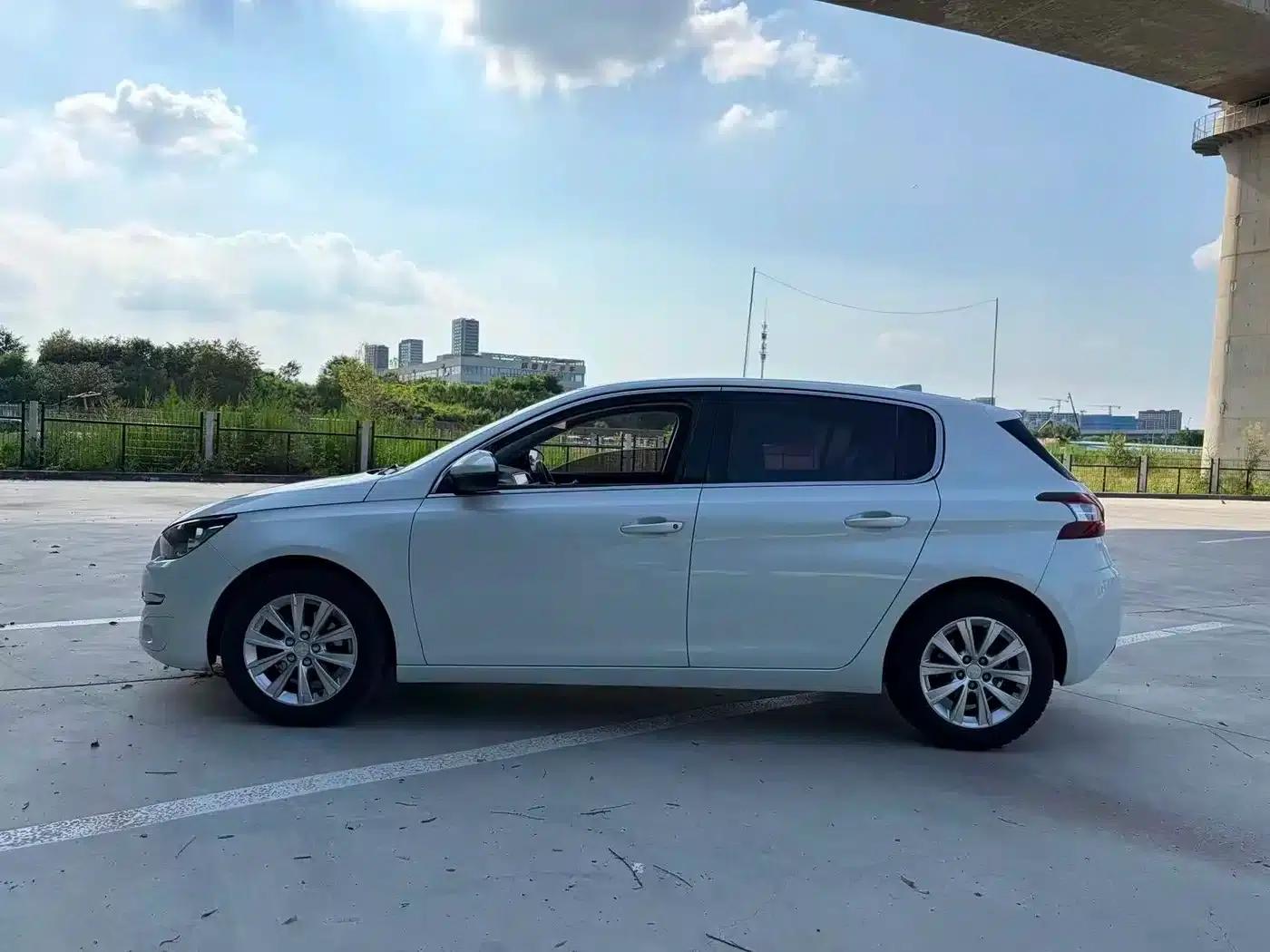 Peugeot 308S 2015 1.2T Automatic Sporty Edition — миниатюра 6