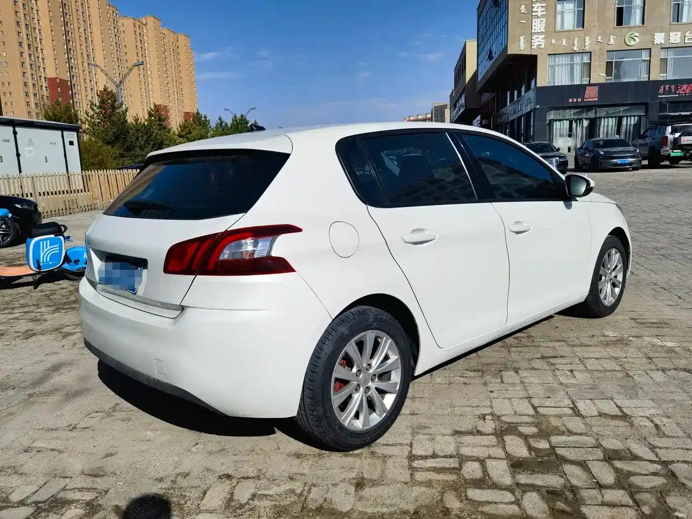 Peugeot 308S 2015 1.2T Automatic Premium Edition — миниатюра 4