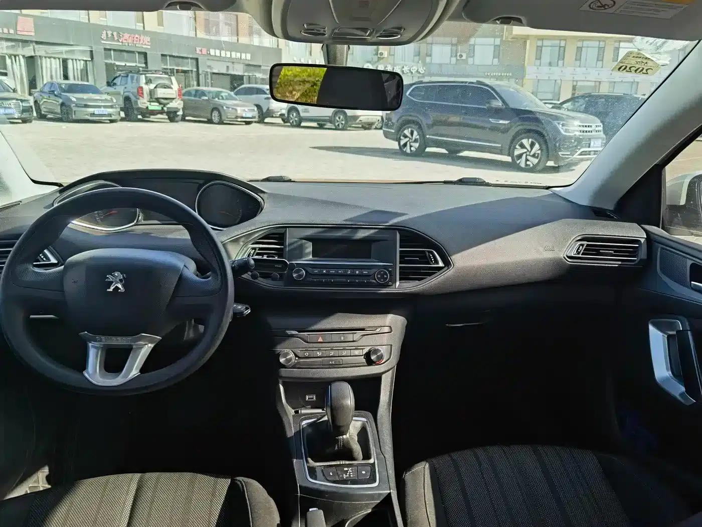 Peugeot 308S 2015 1.2T Automatic Premium Edition — миниатюра 6