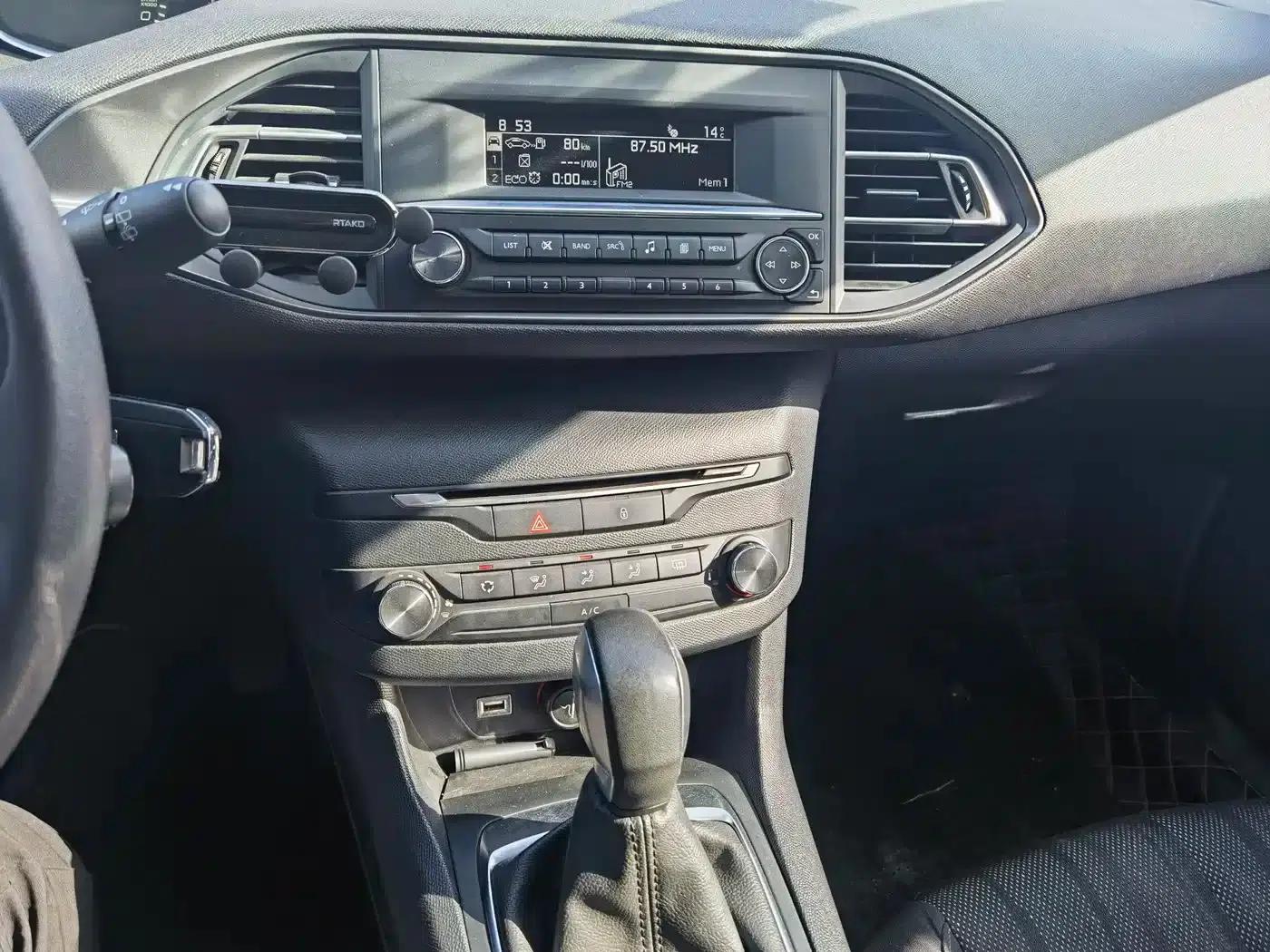 Peugeot 308S 2015 1.2T Automatic Premium Edition — миниатюра 7