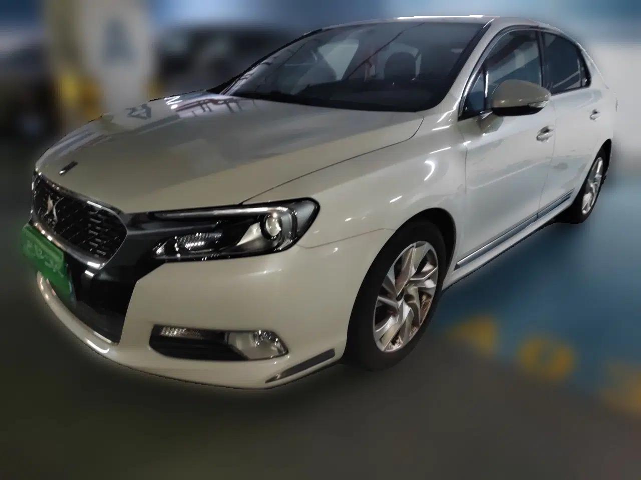 DS 5LS 2014 1.8L Elegant Edition VTi140 — миниатюра 1