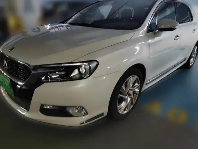 DS 5LS 2014 1.8L Elegant Edition VTi140