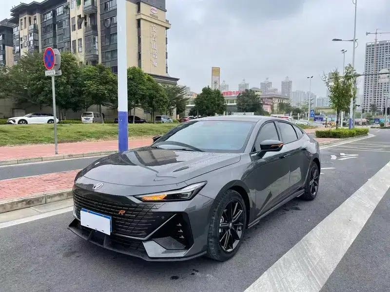 Changan UNI-V 2022 1.5T Premium Edition — миниатюра 1