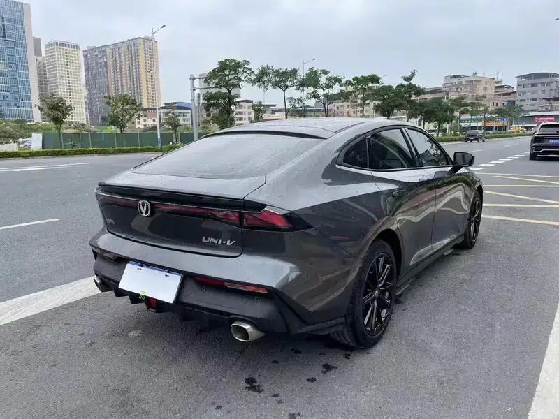 Changan UNI-V 2022 1.5T Premium Edition — миниатюра 6