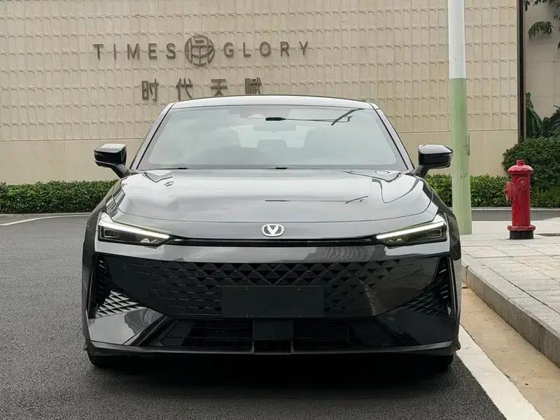 Changan UNI-V 2024 1.5T Premium Edition — миниатюра 2