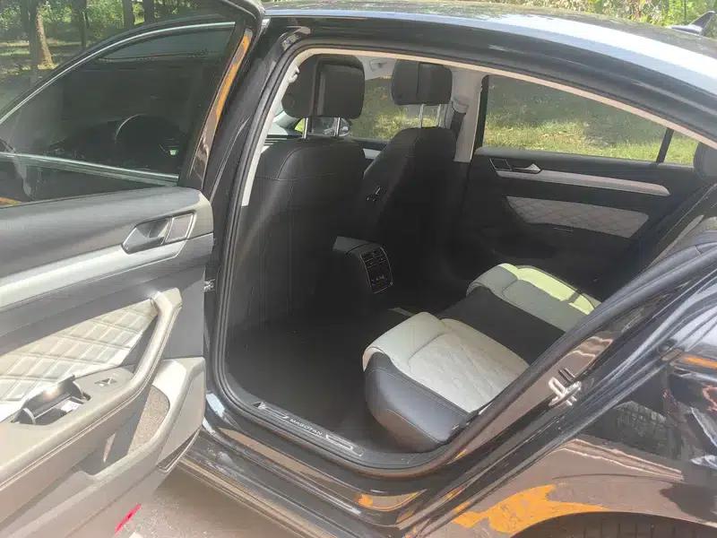 Volkswagen Magotan 2023 2 Millionth Unit Commemorative Edition 330TSI DSG Luxury — миниатюра 12