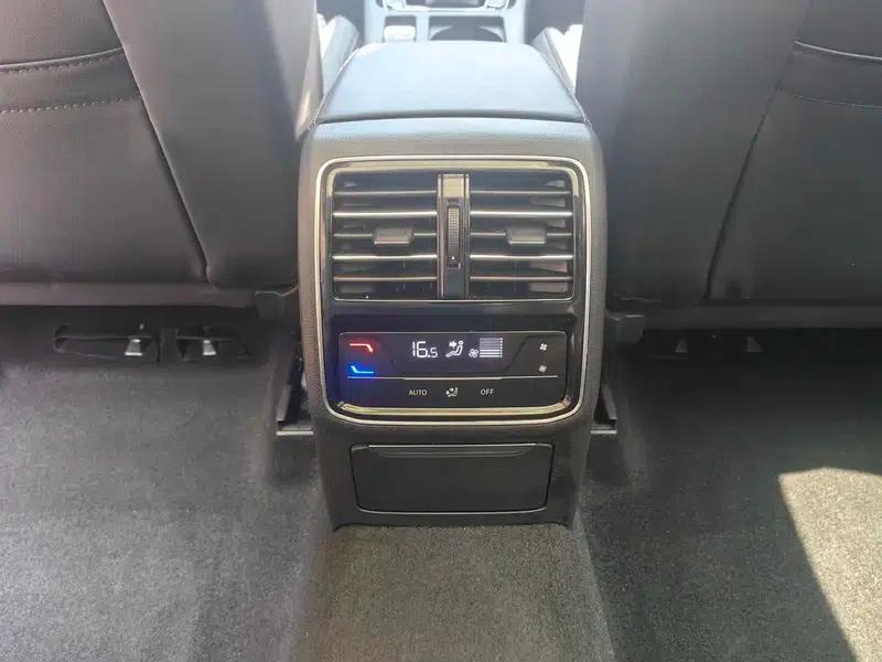 Volkswagen Magotan 2023 2 Millionth Unit Commemorative Edition 330TSI DSG Luxury — миниатюра 7