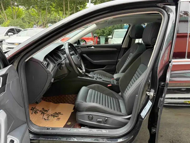 2020 Volkswagen Passat 330TSI DSG Leading Edition — миниатюра 13