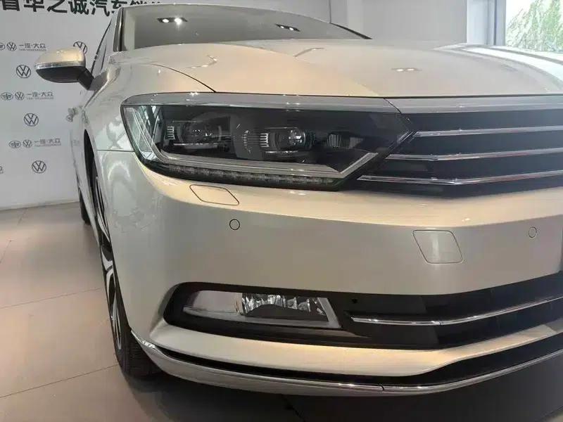 2017 Volkswagen Passat 380TSI DSG Flagship Edition — миниатюра 11