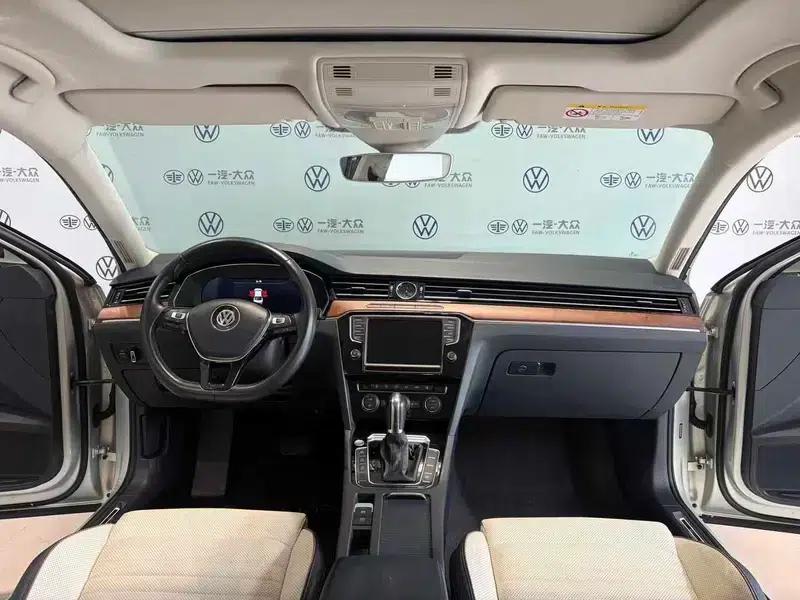 2017 Volkswagen Passat 380TSI DSG Flagship Edition — миниатюра 14