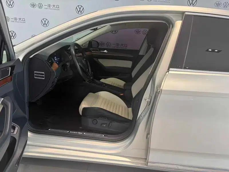 2017 Volkswagen Passat 380TSI DSG Flagship Edition — миниатюра 16