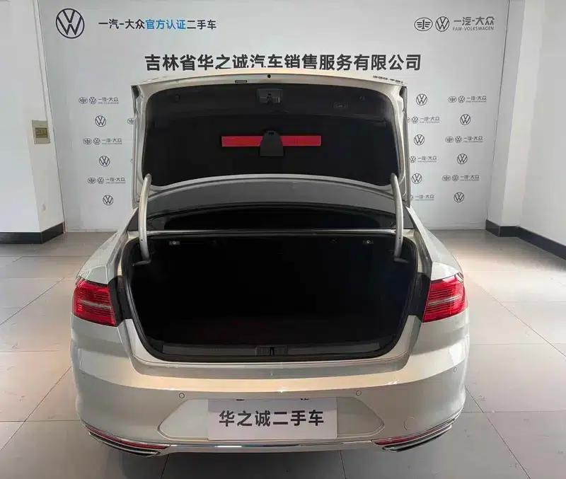 2017 Volkswagen Passat 380TSI DSG Flagship Edition — миниатюра 19