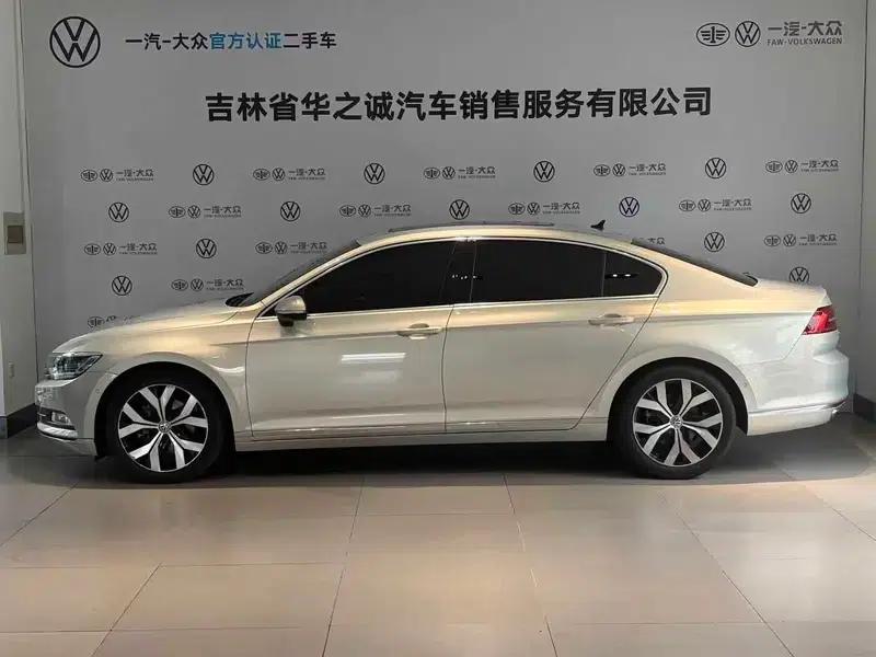 2017 Volkswagen Passat 380TSI DSG Flagship Edition — миниатюра 3