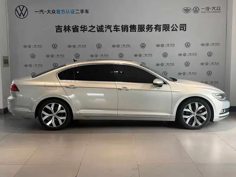 2017 Volkswagen Passat 380TSI DSG Flagship Edition — миниатюра 6
