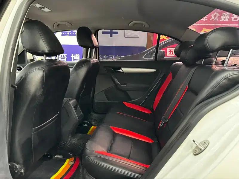 2013 Volkswagen Lavida Classic 1.6L Automatic Fashion Edition — миниатюра 9