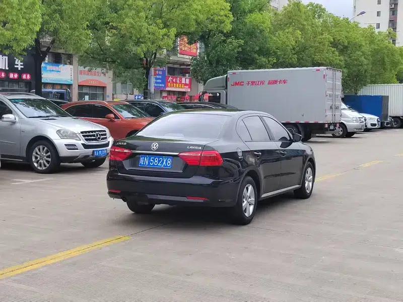 2013 Volkswagen Lavida Classic Facelift 1.6L Automatic Fashion Edition — миниатюра 6