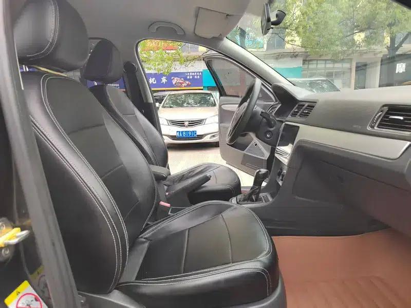 2013 Volkswagen Lavida Classic Facelift 1.6L Automatic Fashion Edition — миниатюра 9