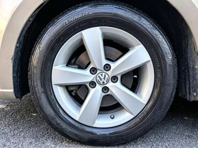 2013 Volkswagen Lavida Classic Facelift 1.6L Automatic Fashion Edition — миниатюра 11