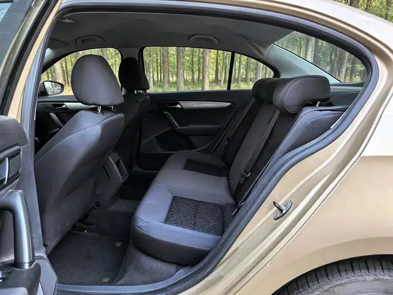 2013 Volkswagen Lavida Classic Facelift 1.6L Automatic Fashion Edition — миниатюра 16