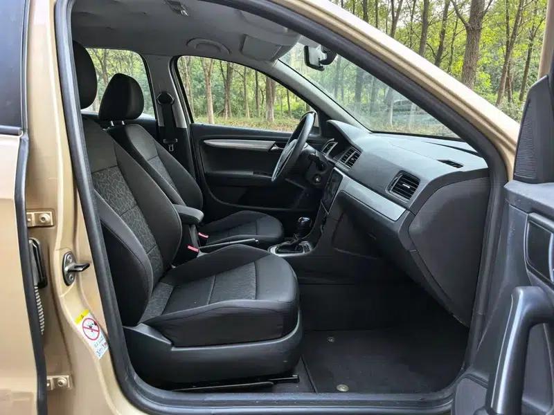 2013 Volkswagen Lavida Classic Facelift 1.6L Automatic Fashion Edition — миниатюра 17