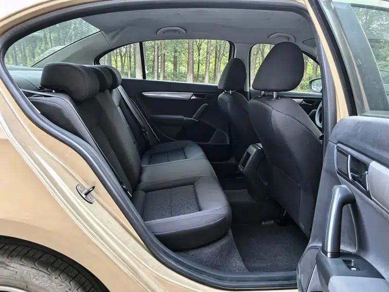 2013 Volkswagen Lavida Classic Facelift 1.6L Automatic Fashion Edition — миниатюра 18