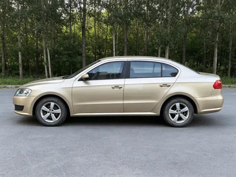 2013 Volkswagen Lavida Classic Facelift 1.6L Automatic Fashion Edition — миниатюра 4