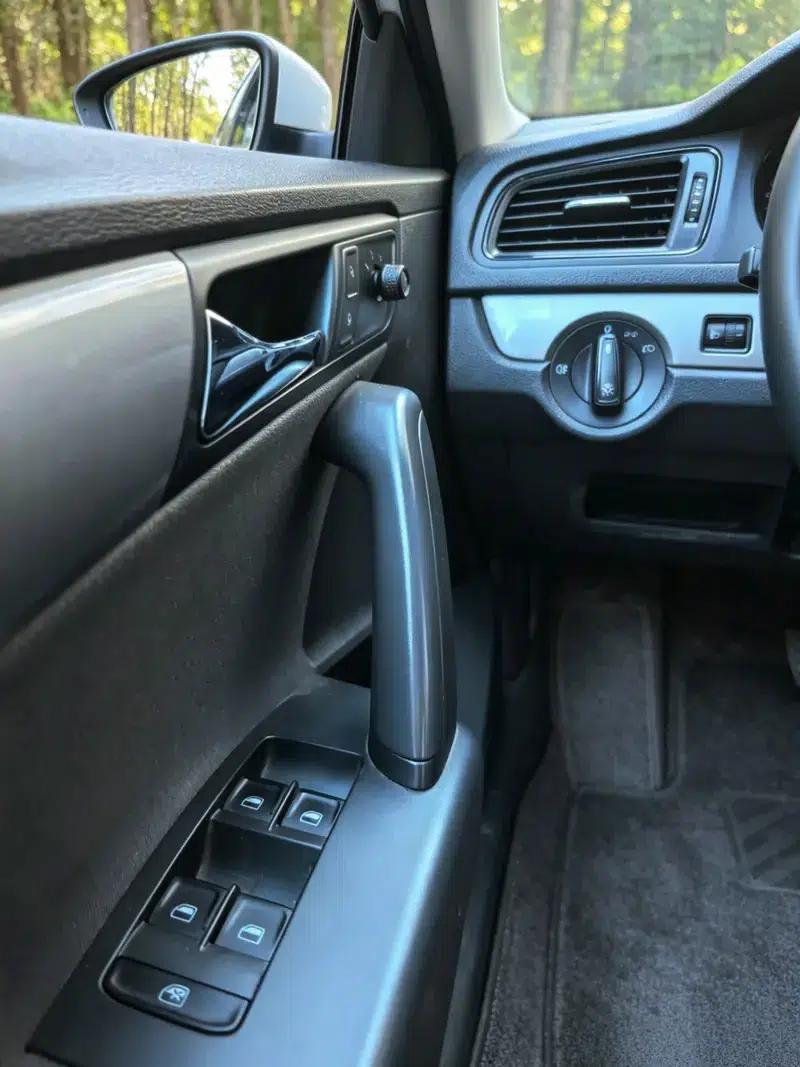 2013 Volkswagen Lavida Classic Facelift 1.6L Automatic Fashion Edition — миниатюра 10