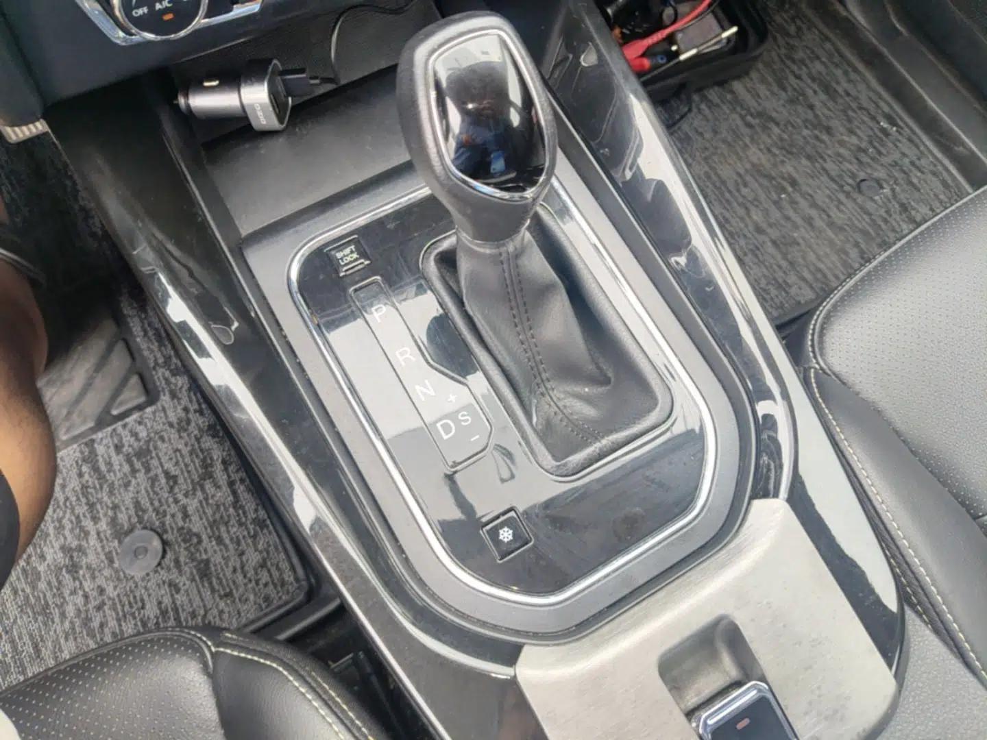Dongfeng Fengon S560 2018 1.8L CVT Elite Model 7 Seats — миниатюра 16